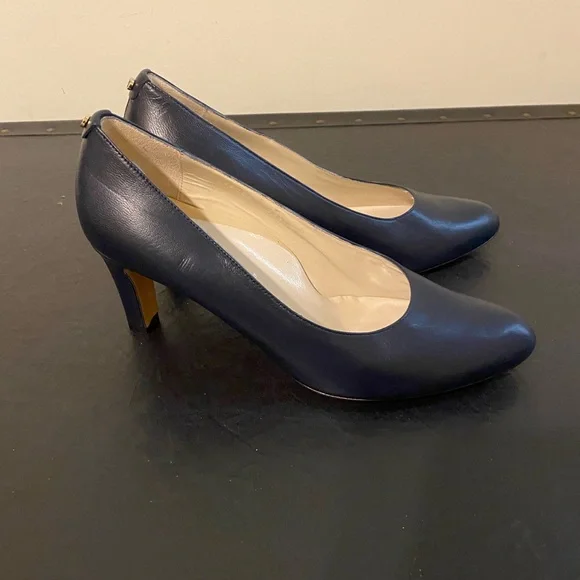 Vallaverde Chic Navy Blue Women’s Leather Heels w/ Letter V on Heel, Sz 8-1/2. - Picture 3 of 14